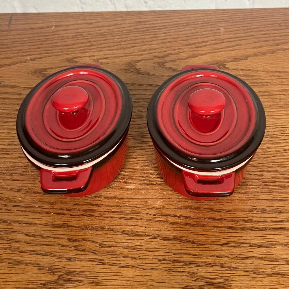 Mini Stoneware Enamel Cocottes with Handles and Lid Red/Black ombre Set of 2